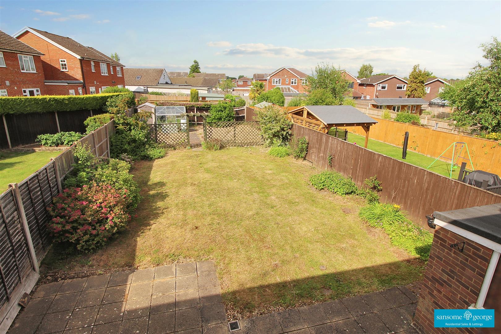 3 bed property in Warborough Avenue, Reading